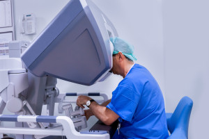 Pacientes operados por médicos a 1.300 km de distância. Eles passam bem.