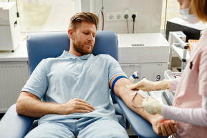 Chega de filas e medicamentos gratuitos. Uma revolução nos benefícios para doadores de sangue.